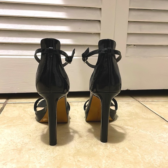Black, Vince Camuto heels - SIZE 6 & a half - Picture 2 of 4
